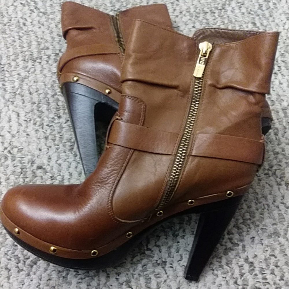 Boots - Picture 4 of 6